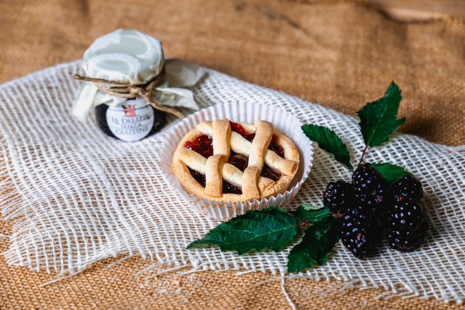 Crostatina con marmellata di more 